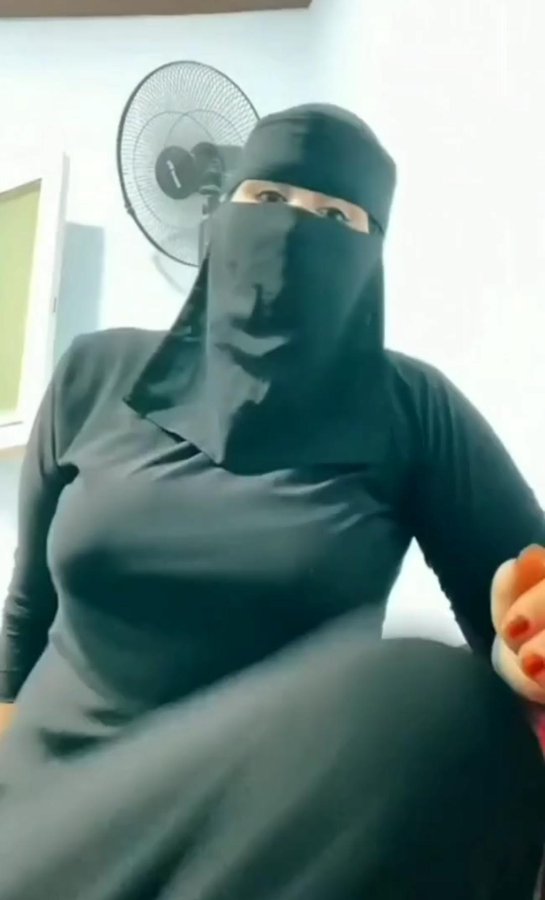 السلام عليكم ورحمة الله وبركاته

مين يرد السلام