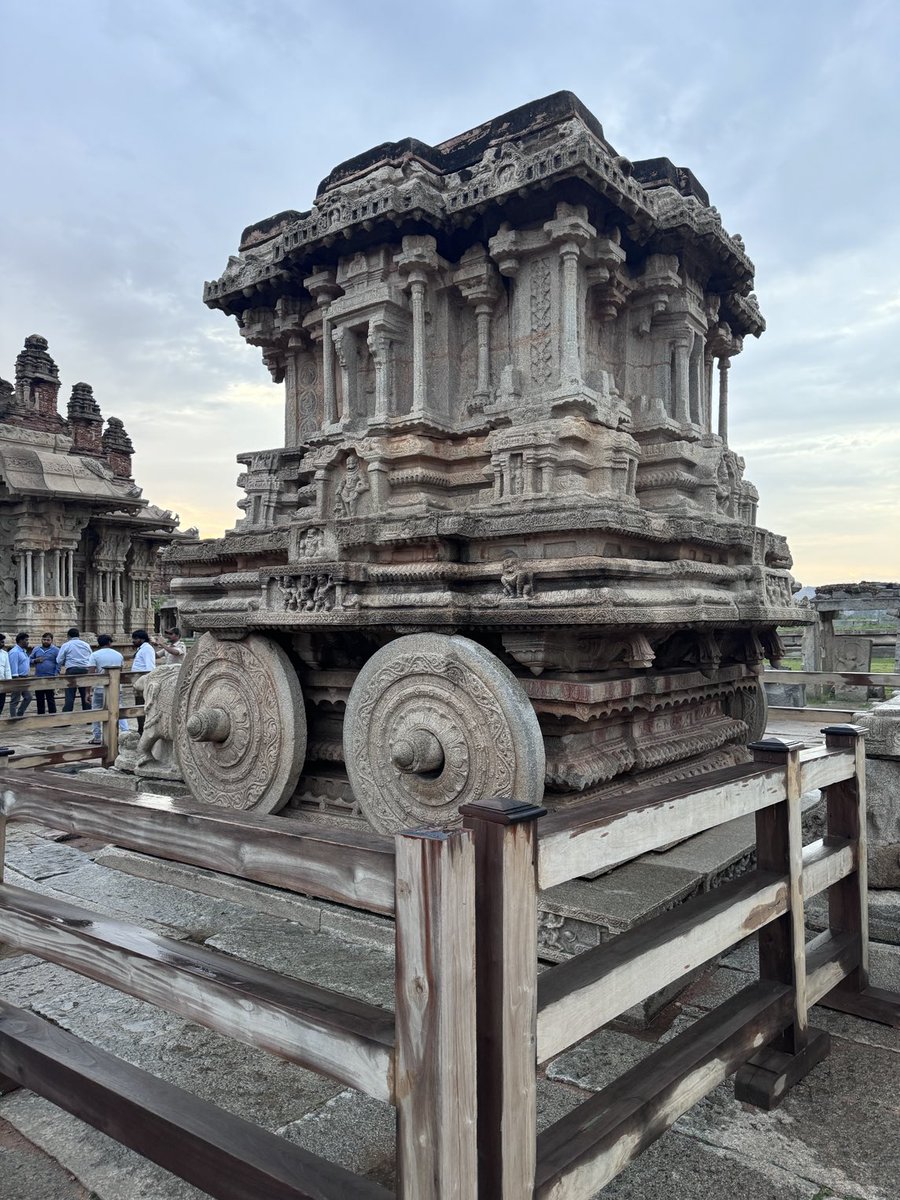 rahulsymby's tweet photo. ⁦A mesmerising view of ⁦@ASIGoI⁩ ⁦@IndiaatUNESCO⁩ monuments Vijaynagar, Hampi ⁦@incredibleindia⁩ ⁦@KarnatakaWorld⁩ https://t.co/4enBZxsRZd