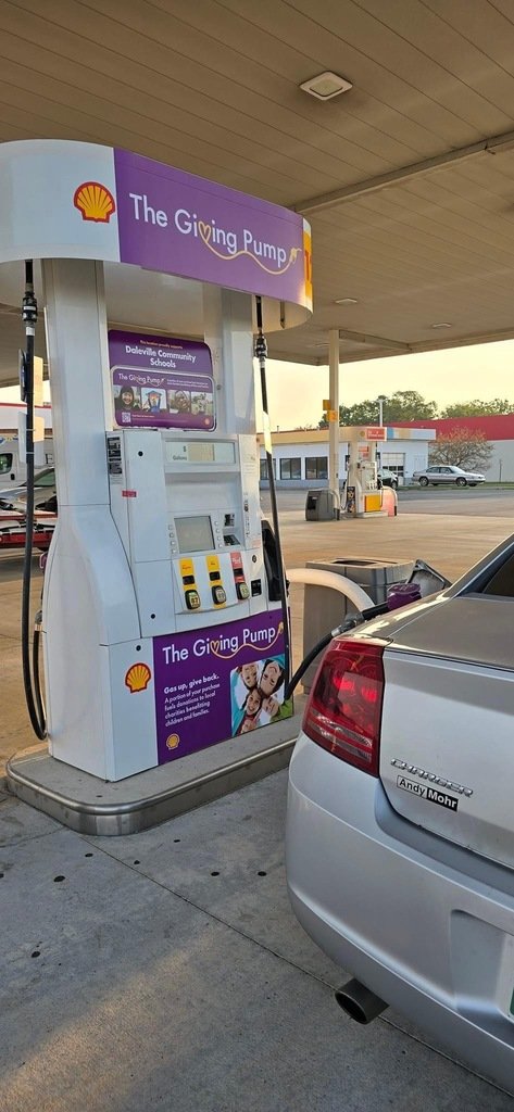 DCS_Broncos's tweet photo. Daleville Shell is now donating to Daleville Schools! Please use pump #11 or #12 and a percentage of what is purchased will go to support our schools! We appreciate the continued support for our Bronco students from our local Shell Station and Ronnie Farmer! https://t.co/9WPAIsXn7e