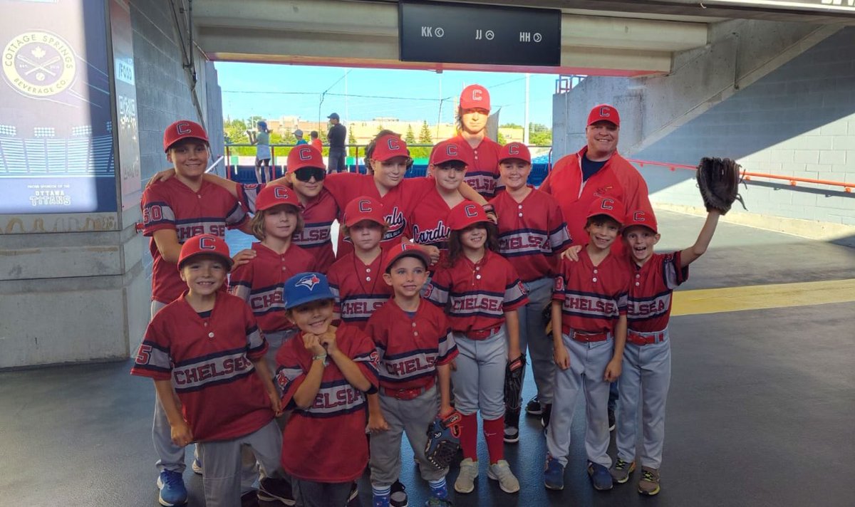 BaseballChelsea's tweet image. Une belle soirée de Baseball Chelsea aux @ottawa_titans.

It was a great Baseball Chelsea Day at the Ottawa Titans.