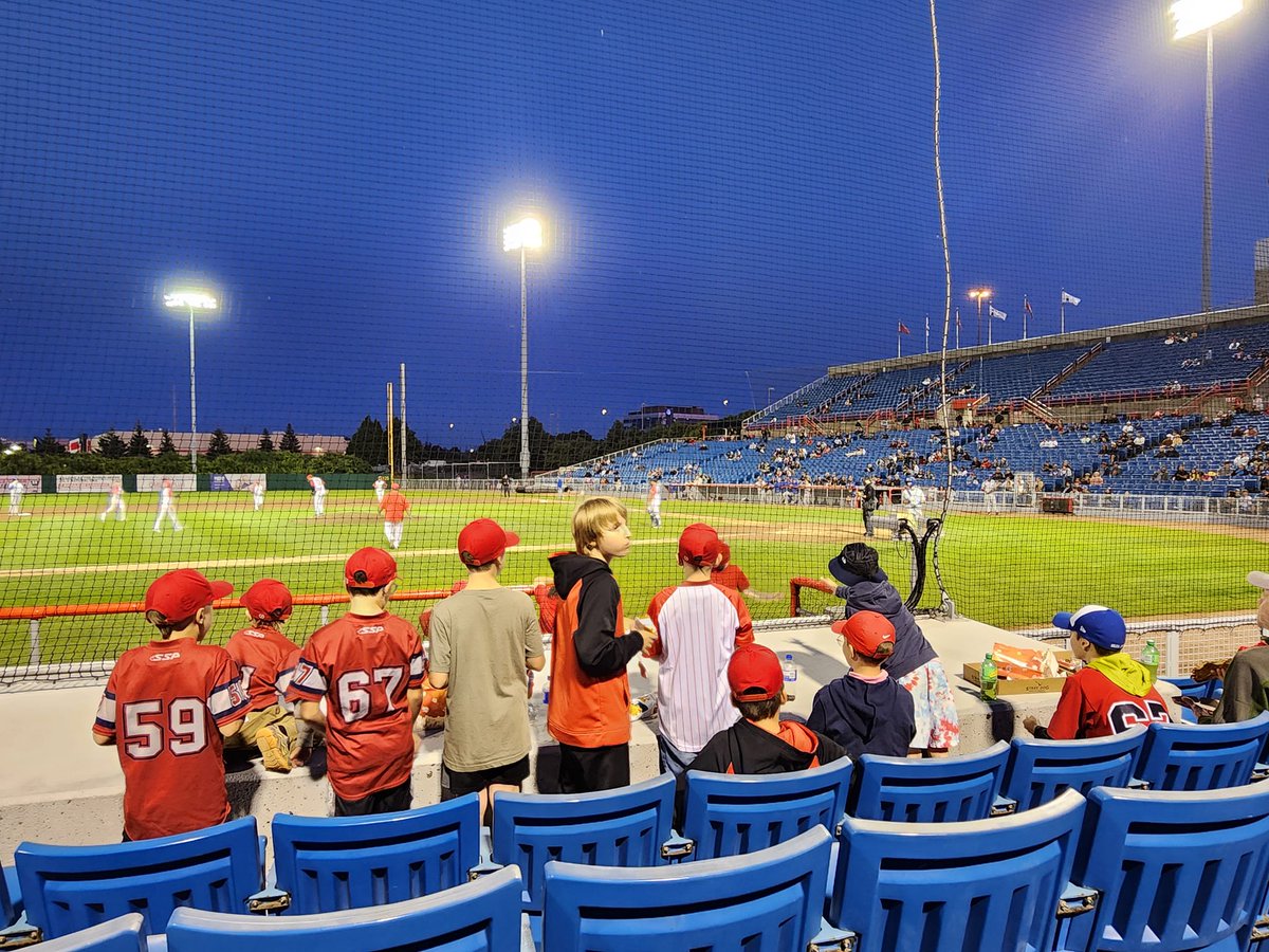 BaseballChelsea's tweet image. Une belle soirée de Baseball Chelsea aux @ottawa_titans.

It was a great Baseball Chelsea Day at the Ottawa Titans.