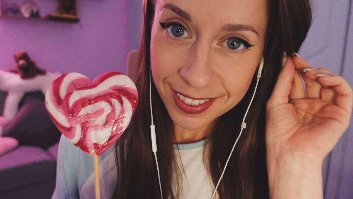 💗 GIANT 💗 lollipop eating &amp; mouth sounds on Patreon today 🫶🏼