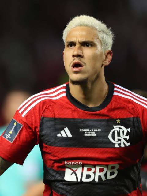lorrazin3's tweet photo. @JaguatiricaJ @Direitistananet O mano tá usando foto do jogador do flamengo kkkk https://t.co/MtP4pfAKQS