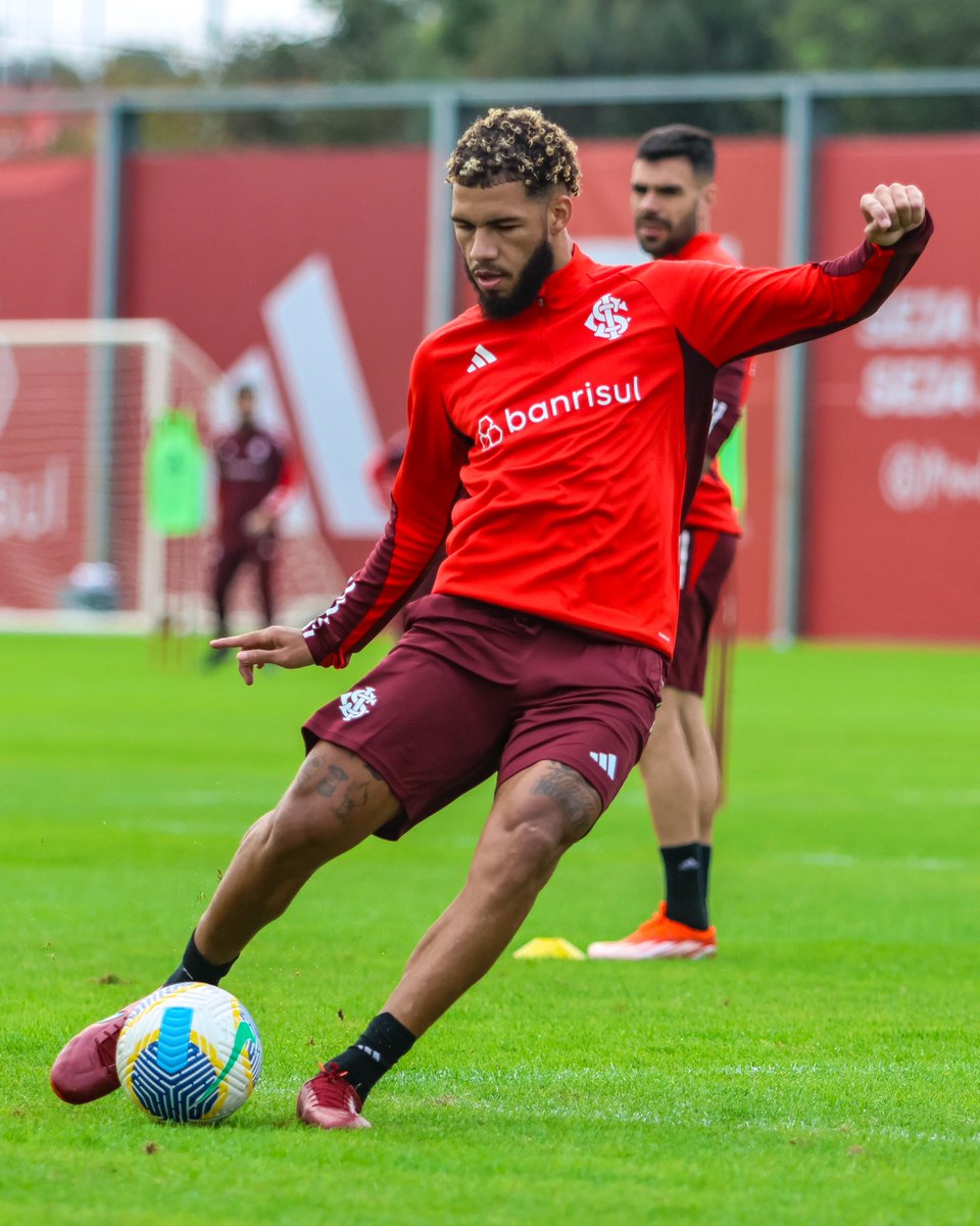 SCInternacional's tweet image. Nathan, novo reforço colorado, treina com o grupo e está à disposição da comissão técnica. #VamoInter