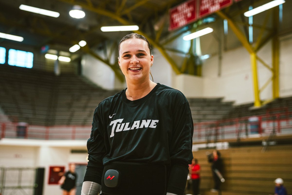 Pre match vibes 😜🤘

📸: <a href="/MackenzieMahr/">mackenzie mahr</a> 

#RollWave🌊🏐