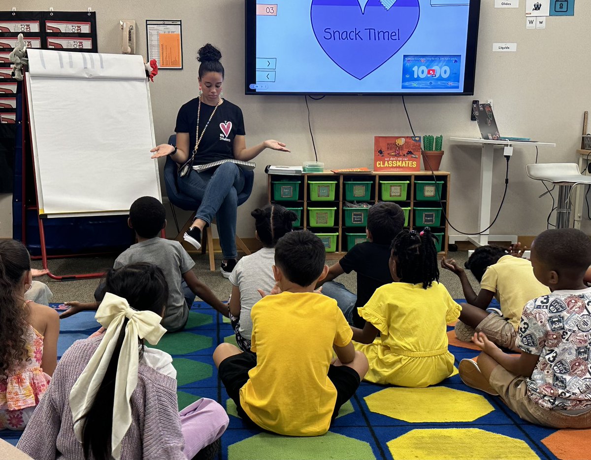 anichols32's tweet photo. Students in Ms. Frazier’s 1st grade class are engaged in learning and LOVING #HeggertyTime segmenting compound words and using the hand motions. #SuperFRES https://t.co/H0Nq33Dsix