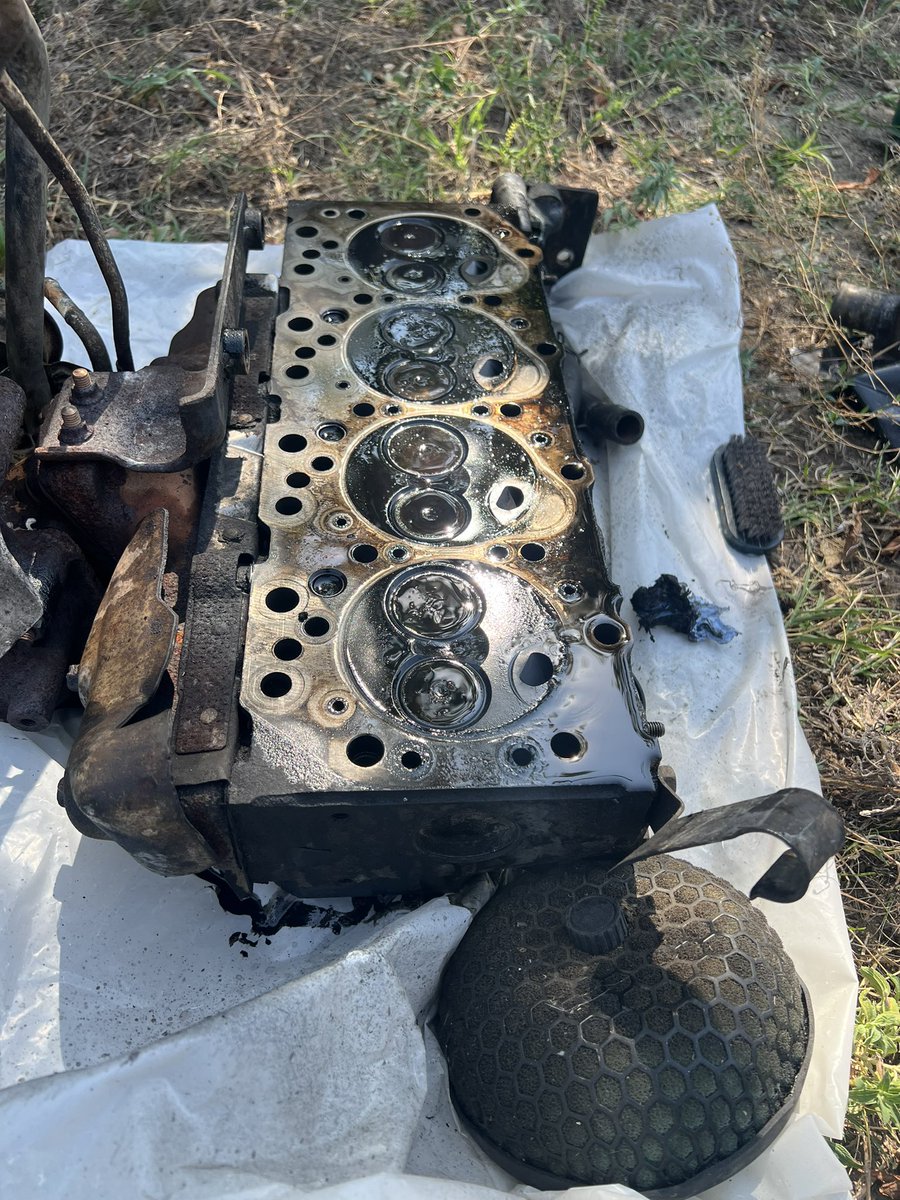 gearknobs_'s tweet image. We’re still in Hungary, but making progress on the head gasket.

Hopefully we’ll be back on the road tonight! 

#gearknobs #londontocapetown #cars