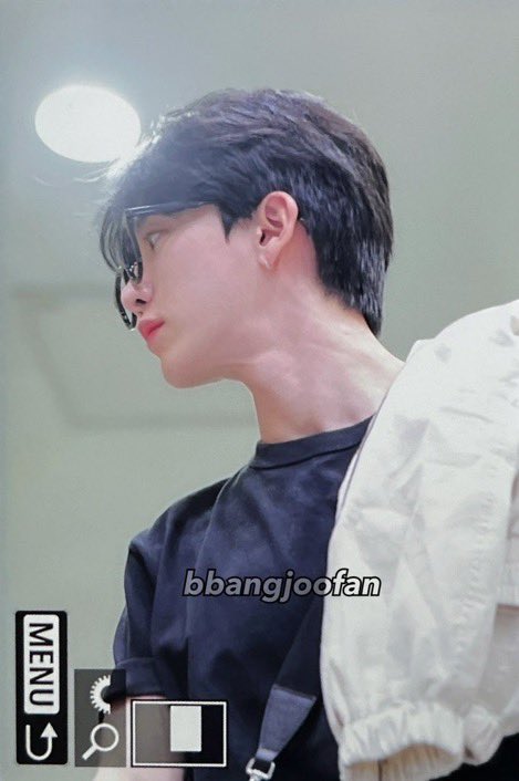 bbangrangdong's tweet photo. 오빠미 레전드 공항 검은무지빵 https://t.co/soZ1mBD9Tq