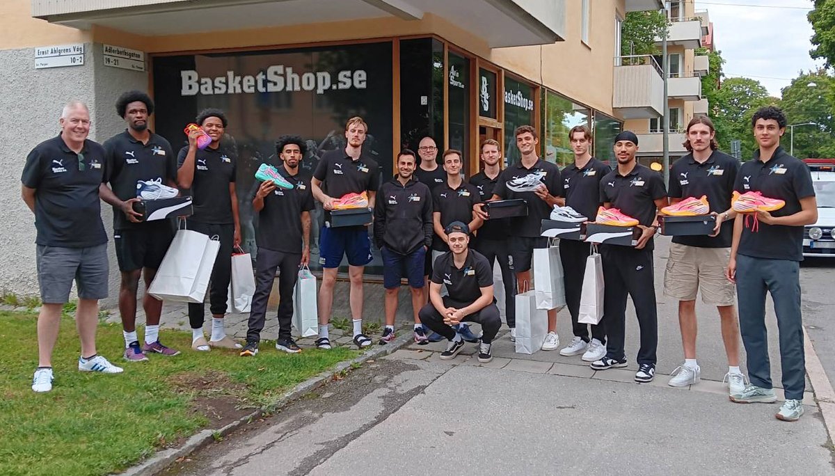 Ny coach, nya spelare och nu även nya skor efter besök på basketshop.se. Se matchen mot Alvik ikväll på sblplay!
sblplay.se/livestream/179…