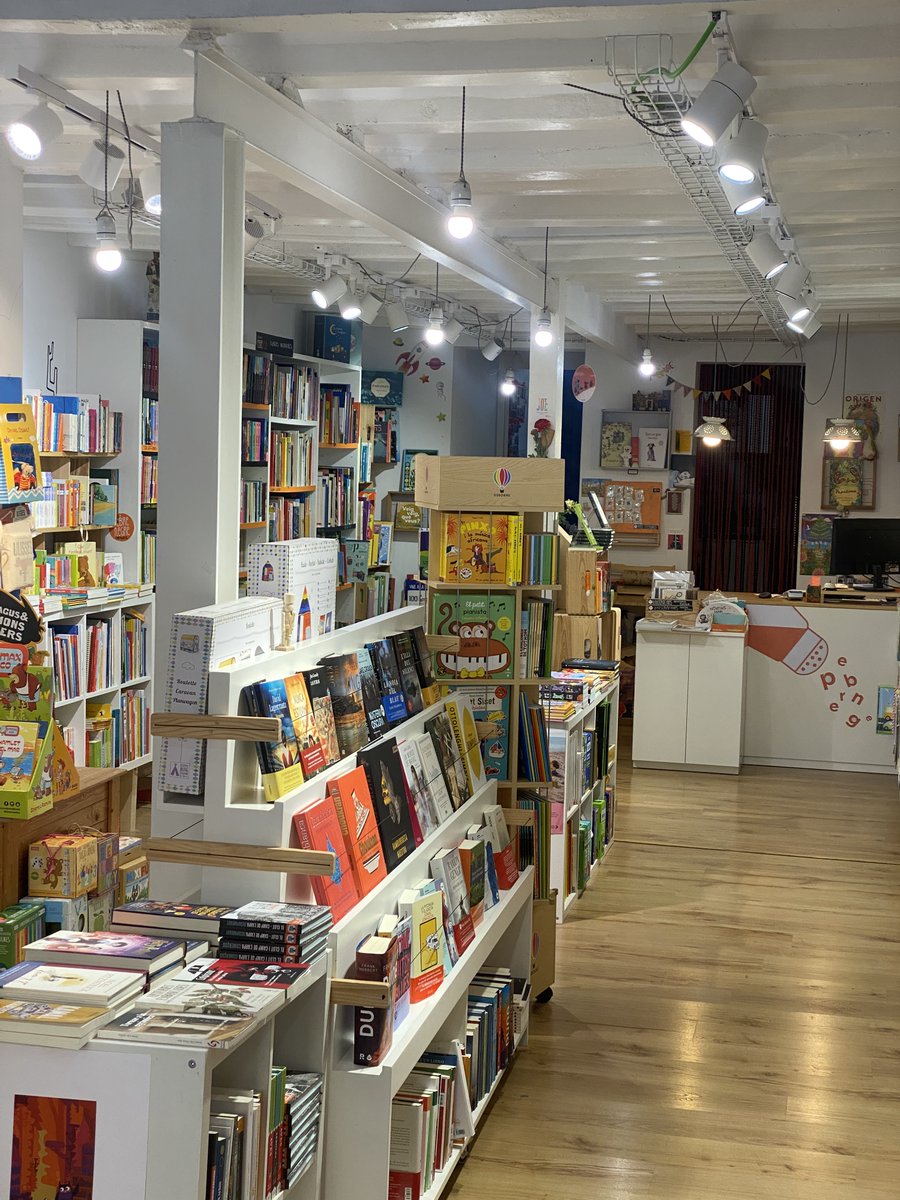 PebreNegre_llib's tweet photo. Avui hem enviat el butlletí amb les novetats de setembre; si no et vols perdre res, dona't d'alta al nostre web i així no se t'escaparà cap activitat, presentació o sorpresa, així com informació útil de la llibreria.
Felices de tornar-vos a veure! Ens veiem per la llibreria 📚🧡 https://t.co/72gafzvS5J