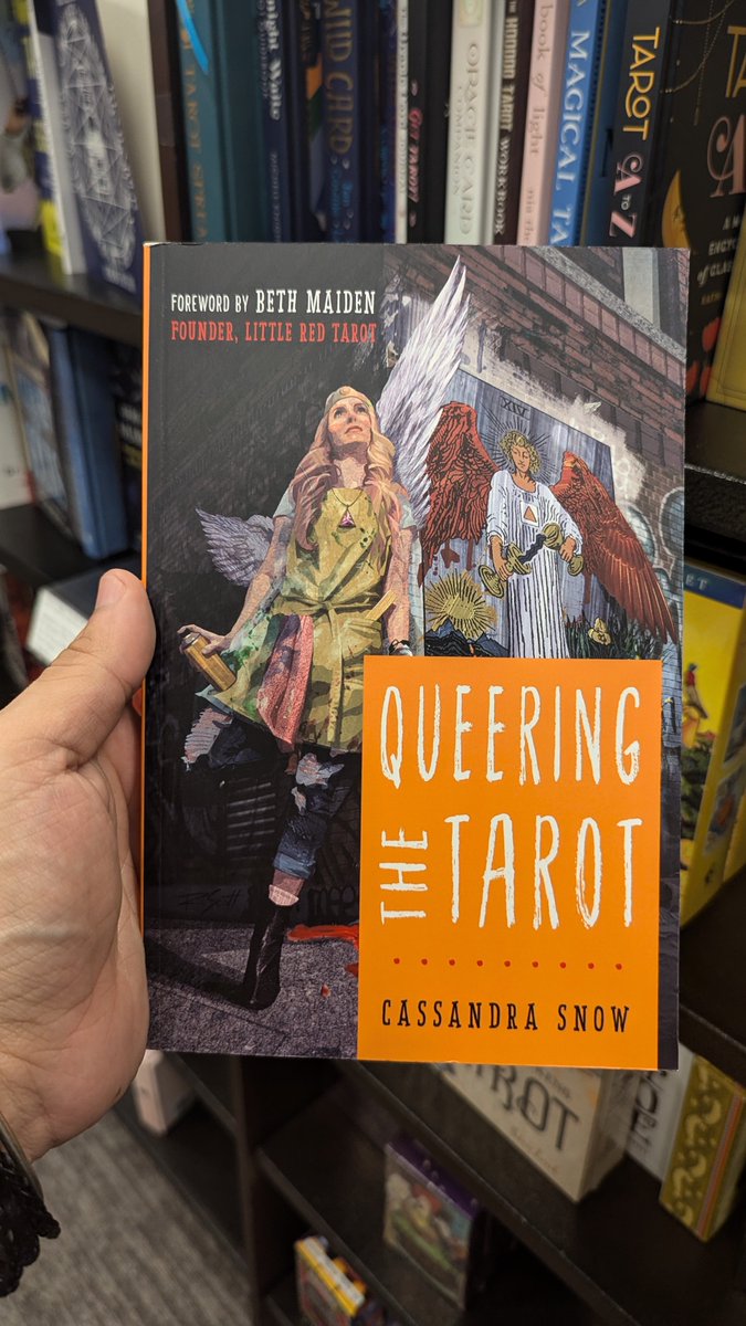 Witchbookcoven's tweet image. Checking B&amp;amp;N and spotting here @JGordonBramer @mxcassandrasnow @Mod_Curandera @TemperanceAlden and so many others! 🍂🍁🎃 

#Booksforwitches #Witchcraft