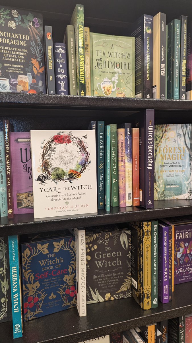 Witchbookcoven's tweet image. Checking B&amp;amp;N and spotting here @JGordonBramer @mxcassandrasnow @Mod_Curandera @TemperanceAlden and so many others! 🍂🍁🎃 

#Booksforwitches #Witchcraft