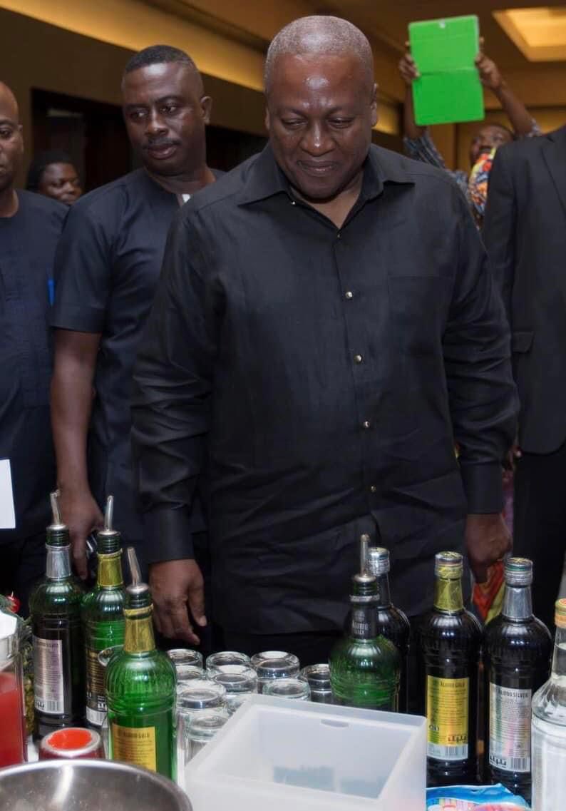 My Opana the alcoholic, no wonder the scam NDC manifesto can’t be explain. The nam is high on alcohol 😂😂 #DrunkmaniMahama #24HrScam