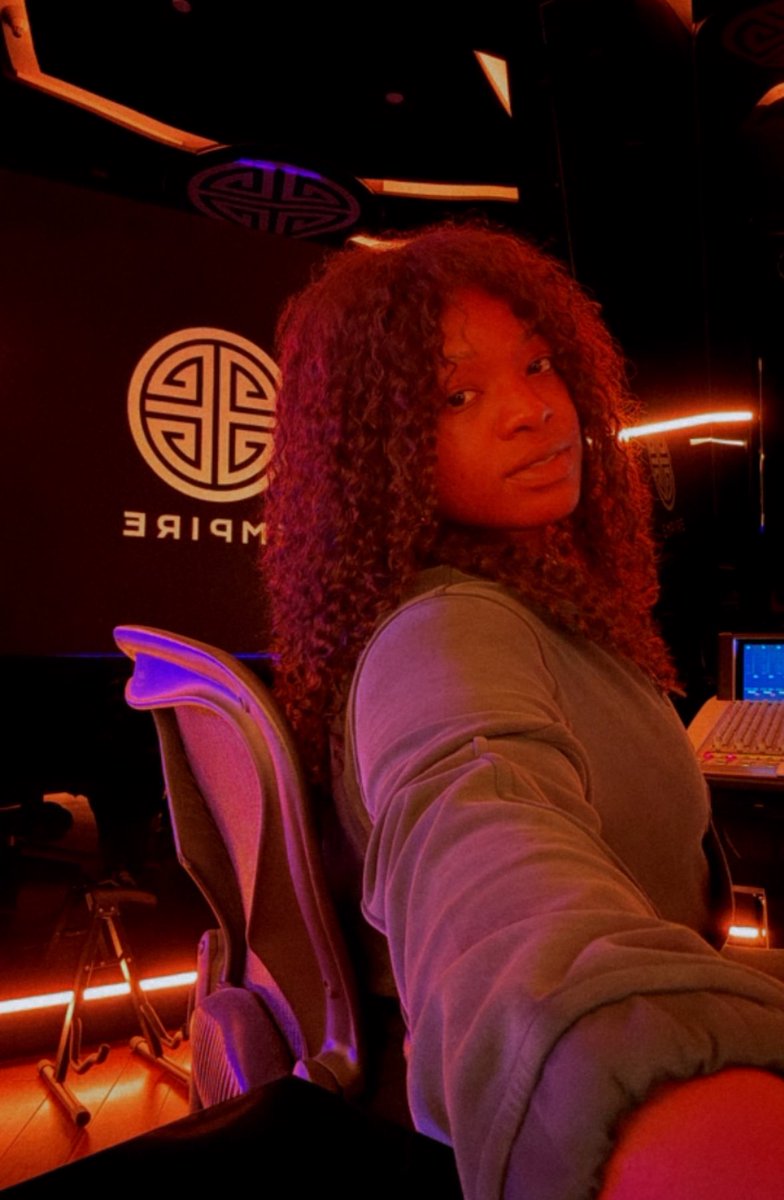 JERSEYCLUBQUEEN 👸🏽 tweet media