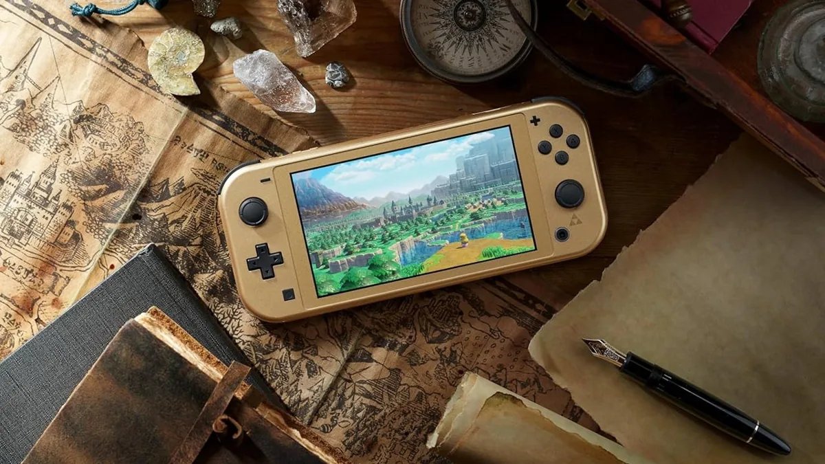 rodrigocoelhoc's tweet image. 🔴 SWITCH LITE HYRULE EDITION - PRÉ-VENDA DISPONÍVEL!

Amigos, finalmente a Amazon liberou a pré-venda NACIONAL do Switch Lite Hyrule Edition! E ele também vem com 1 ano de Switch Online!

Tá por R$1.699 em até 10x sem juros!

&amp;gt;&amp;gt; Compre aqui: amzn.to/3AM8Qwv