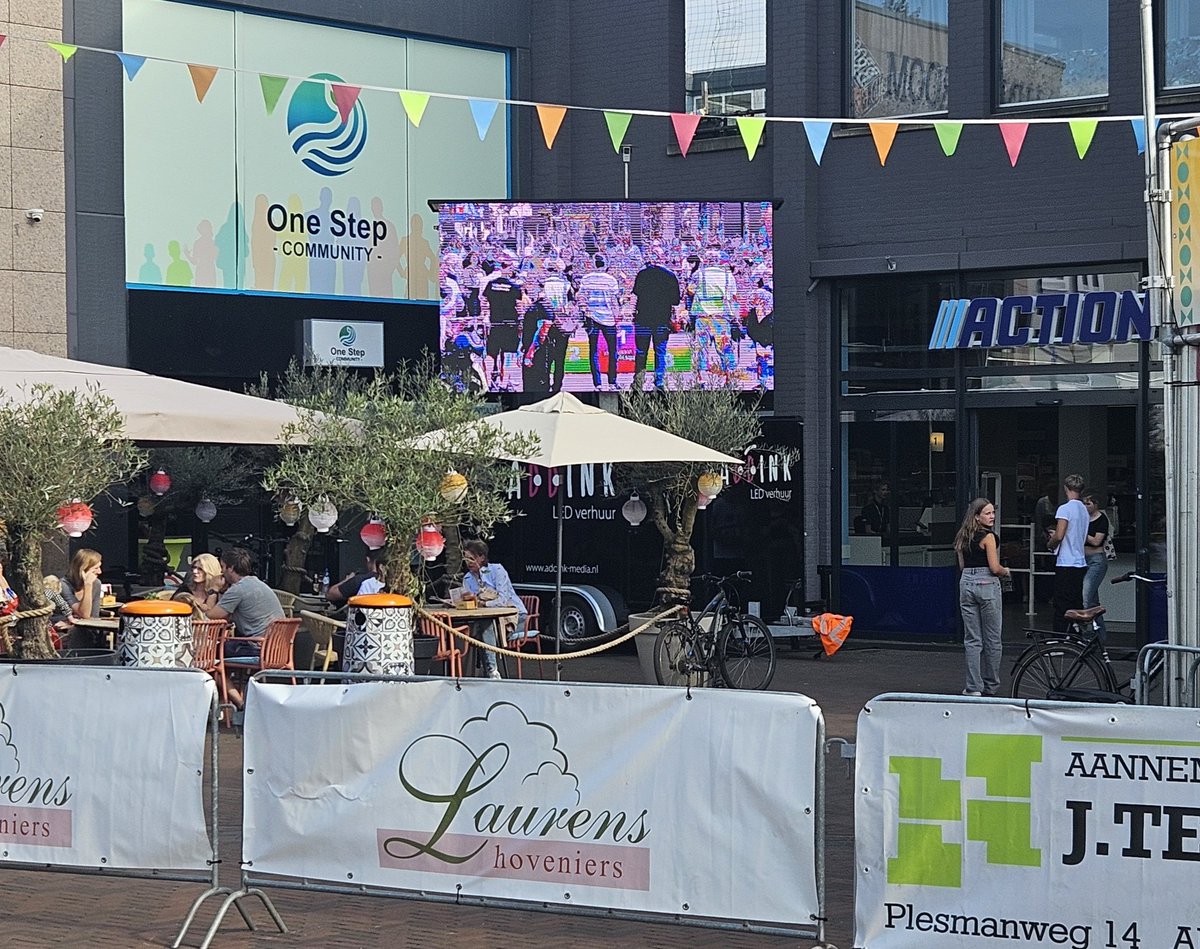 AddinkMedia's tweet image. Na vorige week in Neede, ook deze week weer een Wielerronde voorzien van een mobiel LED scherm. Deze keer de Stichting @ProfrondeAlmelo ,  @GemeenteAlmelo , in samenwerking met Jazet sign en print.
@UitinAlmelo @UitAlmeloNL  #awtd
addink-media.nl