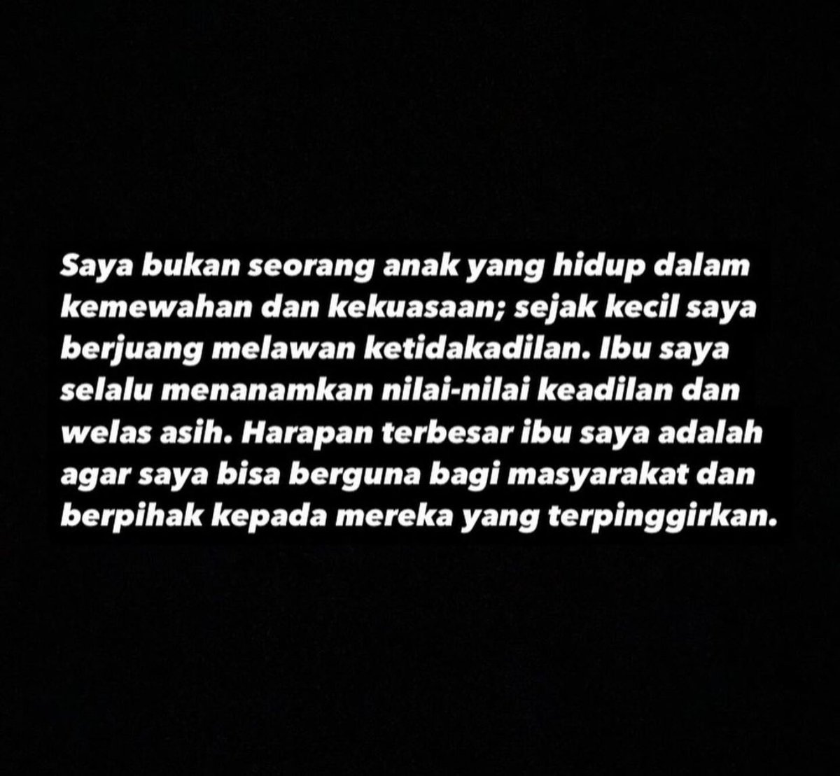Mau sharing sedikit, Bang Iqbal Ramadhan ini adalah salah satu kawan seperjuangan gue selama ini.

Berbulan-bulan kita turun bareng dari pagi ke pagi, gue malah baru tau kalau dia anaknya Machica Mochtar dan ex-Mensesneg tuh dari berita kemarin.

Ini tulisan dia di ig kemarin: