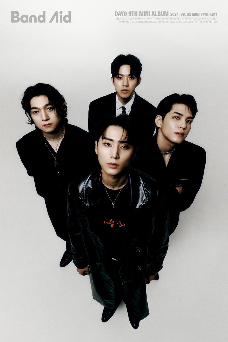 Gomshimnida's tweet photo. Rumor has it that good music makers pose like this. https://t.co/FiQ4QhTqW4