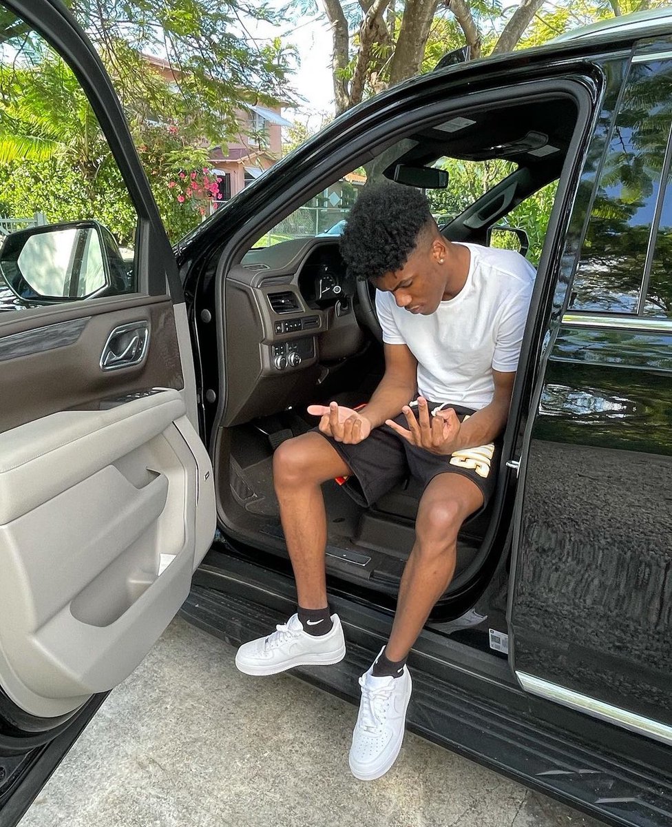 1sweves's tweet image. All old but nigga ain’t got no flicks on here so some shit to 📌