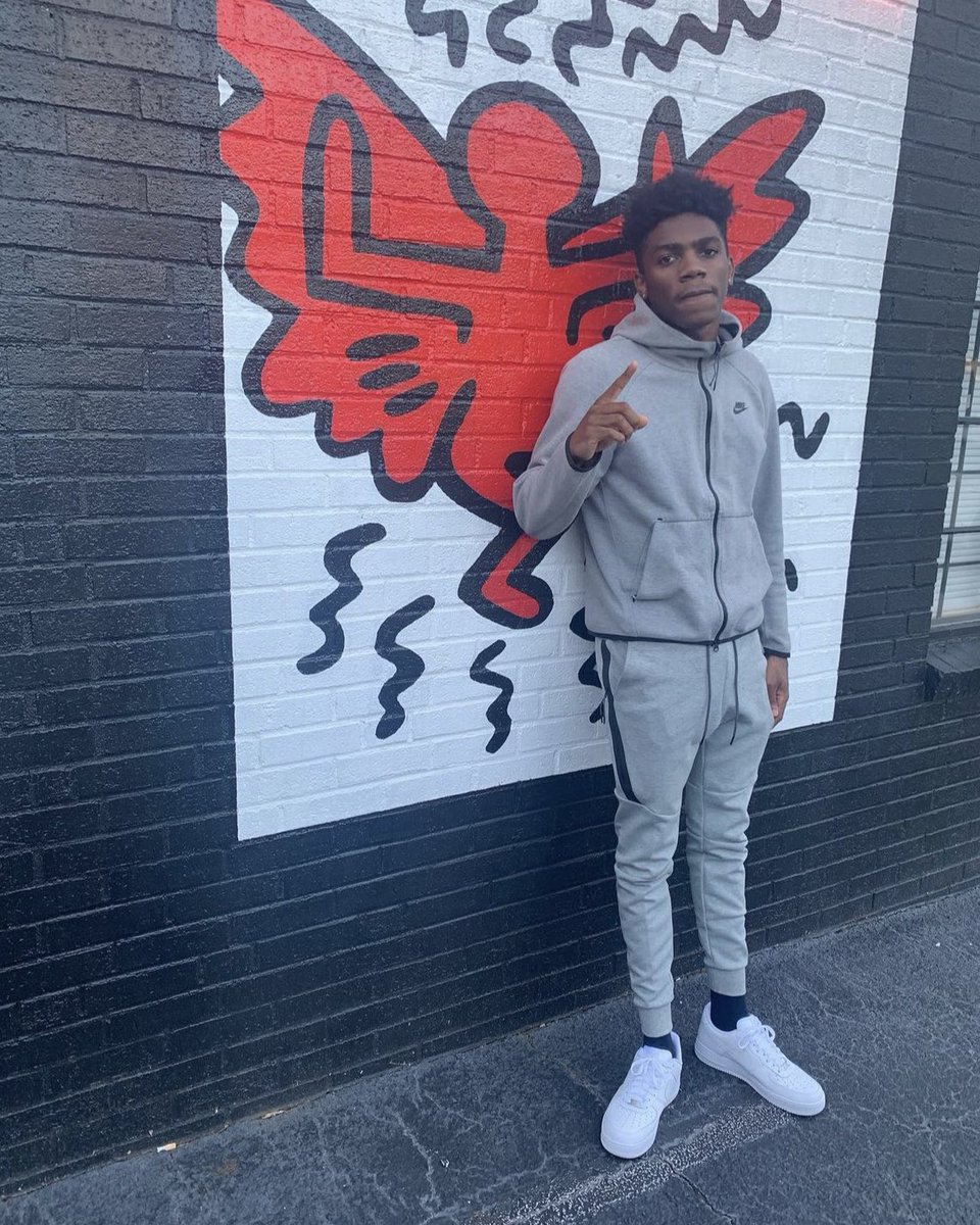 1sweves's tweet image. All old but nigga ain’t got no flicks on here so some shit to 📌