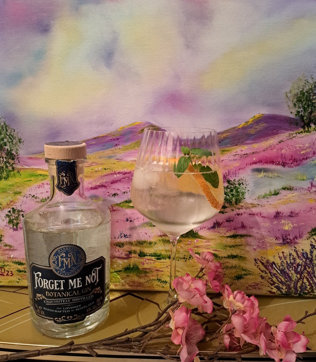 Happy Friday night everyone 🍸 #forgetmenot #fridaynight #scottishgin
