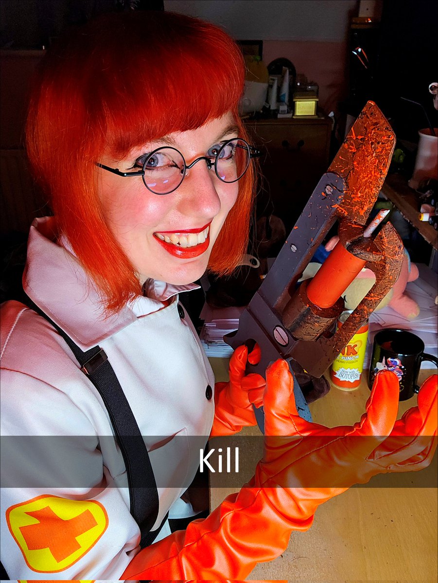 ColaCarnage's tweet image. Had some new followers recently, so it's about time for a proper intro.
I'm Cola, a traditional artist who loves working with markers. Most of my stuff is fanart (primarily for TF2), and I also cosplay from time to time (again, mostly TF2 π
)