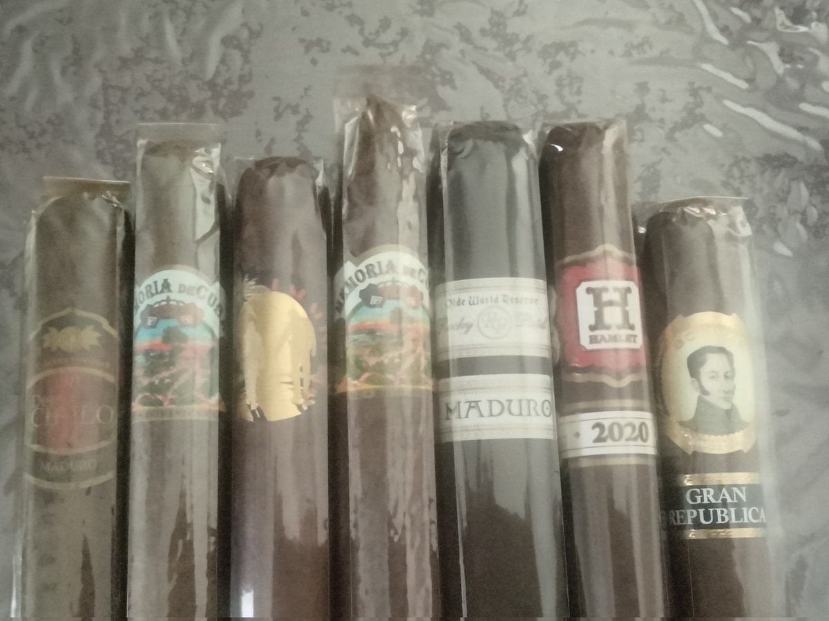 o2bcd8ed's tweet photo. Ordered several five packs from SmallBatchCigars. Great prices. Great people. #cigars #cigarlife #nowsmoking #pssita #botl #sotl #smallbatchcigars . https://t.co/ay6lesqlaS