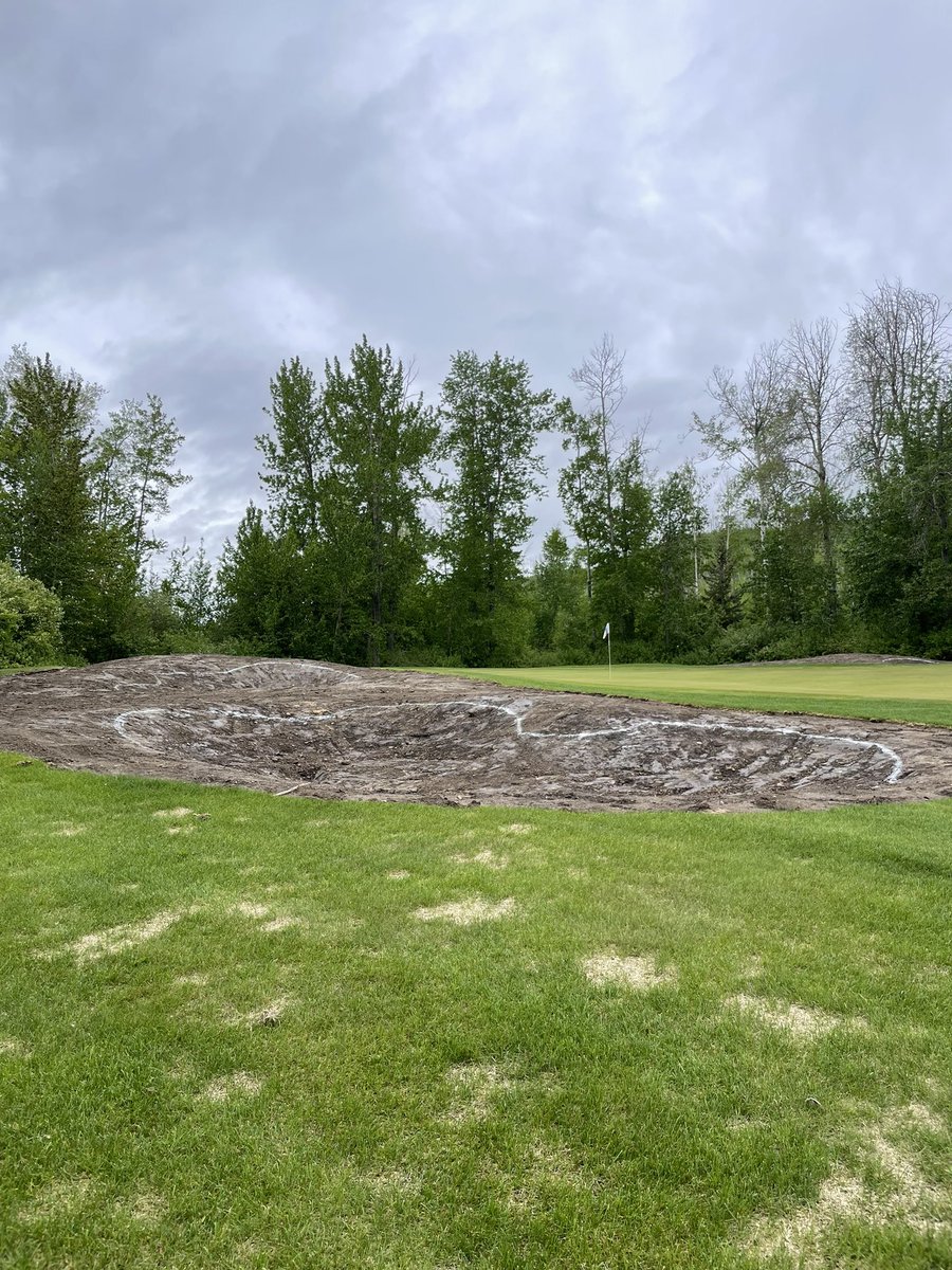 JeffHacior's tweet image. Bunkers on Bear 3 (original 12) are now complete and back in play @FMGolfClub Thanks @OCGolfDesign @bohnysty and see you again next year for the next phase.