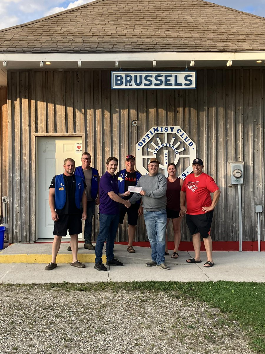 GermaniaMutual's tweet photo. Repost from the Brussels Optimist Club -
Germania was proud to donate towards the Brussels Optimist Club's latest project for a new batting cage. Our very own Jamie Turney was pleased to present this cheque.
#InYourCommunityForYourCommunity https://t.co/OTalAc8BFh
