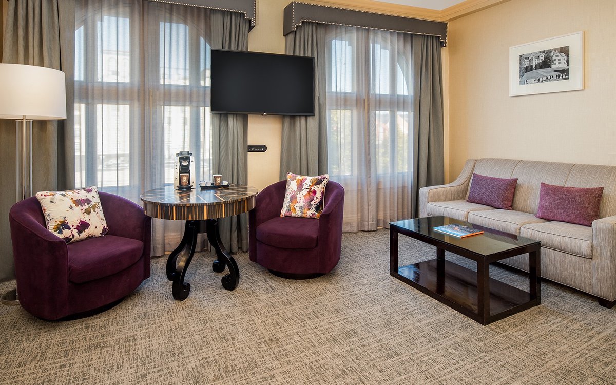 AndySchaidler's tweet photo. Very happy to show off the furniture https://t.co/A75wdld3iM supplied for the lobby bar &amp; restaurant &amp; guest suites in Hotel Shattuck Plaza Berkeley CA.  This remodeled historic mission-style hotel is 1 of our favorite examples of our custom public space and guestroom furniture https://t.co/8MKZNMd1bn