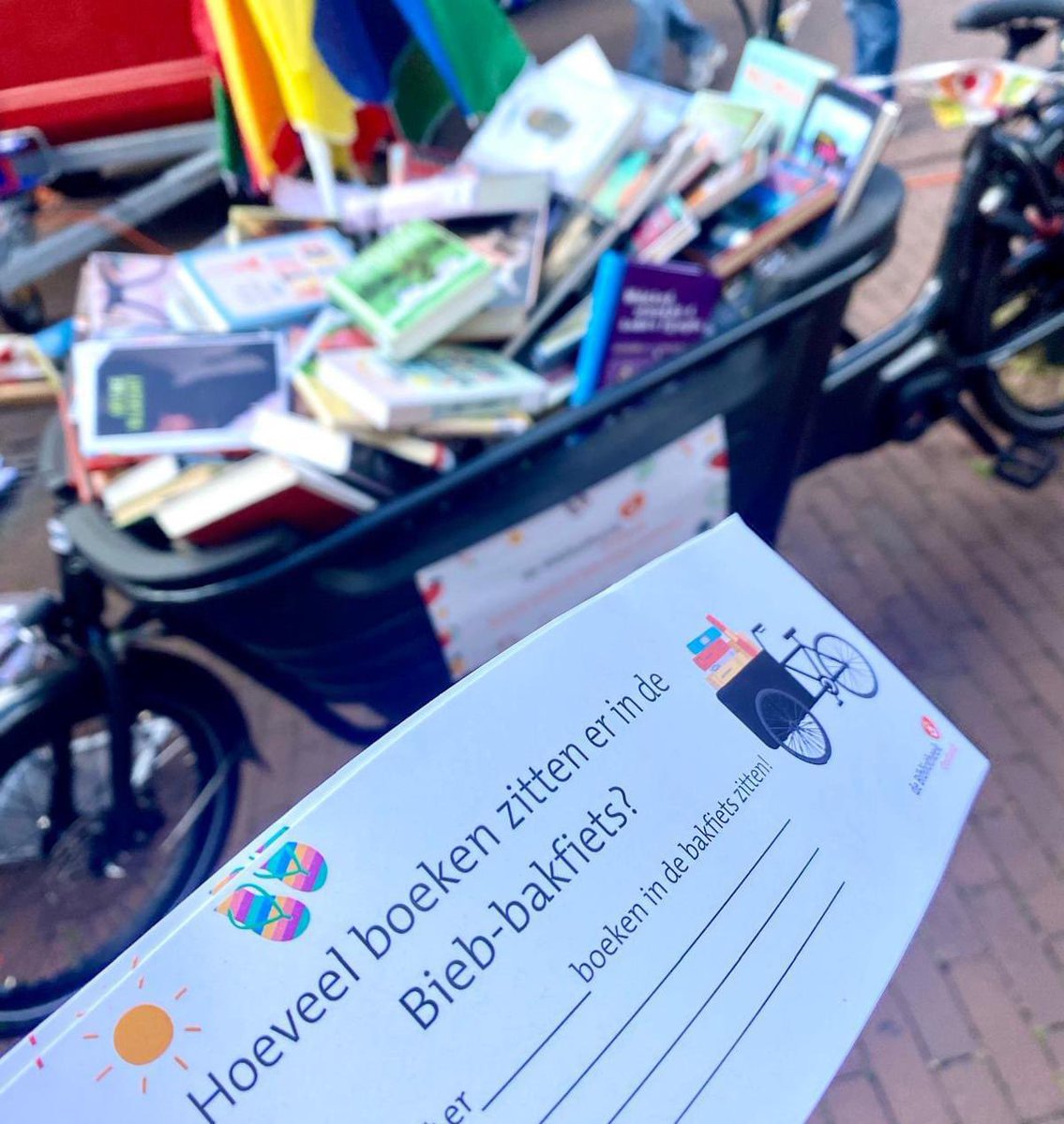 Morgen vind je ons, met de Bieb-bakfiets, op de braderie in #Delfgauw! We staan er van 10.00 tot 16.00 uur. We vertellen je graag over wat je allemaal kunt ontdekken in de bibliotheek! Doe je ook mee aan de #prijsvraag?
#braderie #zomer #sbjsamensterk #bewonersverenigingdelfgauw