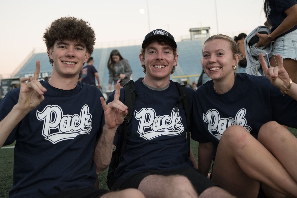 unevadareno's tweet image. Happy #CollegeColorsDay and the first #WolfPackFriday of the new semester! 💙 🐺 Congratulations to everyone on a successful first week, let's show some #PackPride today! Snap a photo of you and your Pack wearing your silver and blue and tag @unevadareno and @NevadaWolfPack! 📸