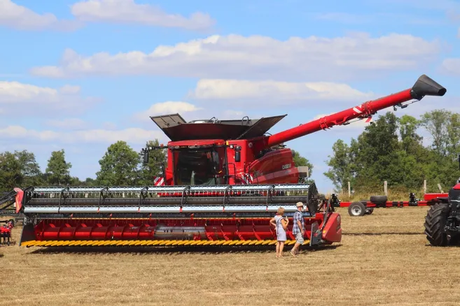 lyonne_fr's tweet photo. Finale des championnats de France de tracteur pulling, soirée DJ, mini-ferme... Un week-end de fête pour l'#agriculture 
>>https://t.co/3ig3ihQiSH https://t.co/ZdHki2NlTe