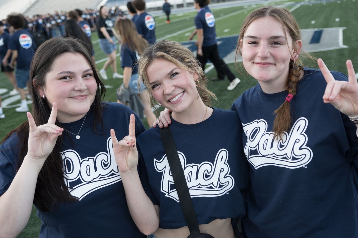 unevadareno's tweet image. Happy #CollegeColorsDay and the first #WolfPackFriday of the new semester! 💙 🐺 Congratulations to everyone on a successful first week, let's show some #PackPride today! Snap a photo of you and your Pack wearing your silver and blue and tag @unevadareno and @NevadaWolfPack! 📸