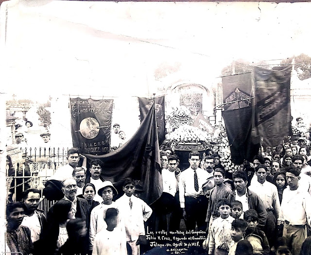 A 96 años del asesinato del Camarada Julio V. Cruz. Miembro del sindicato de panaderos de #Xalapa y corresponsal del periódico "El Machete". 
…barriodesanbrunoenxalapa.blogspot.com/2020/01/asesin…