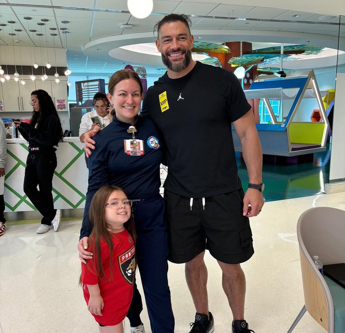 WrestleOps's tweet image. Roman Reigns hosted a pizza party for patients and families at Joe DiMaggio Chidren’s Hospital in Florida.

(via jdchospital on Instagram)