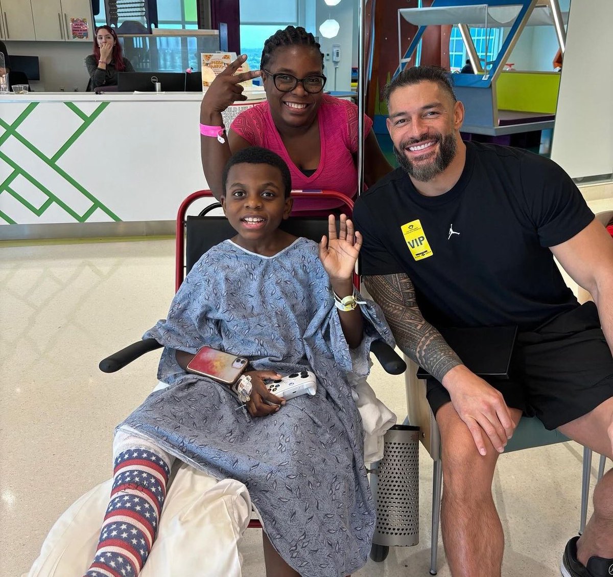 WrestleOps's tweet image. Roman Reigns hosted a pizza party for patients and families at Joe DiMaggio Chidren’s Hospital in Florida.

(via jdchospital on Instagram)