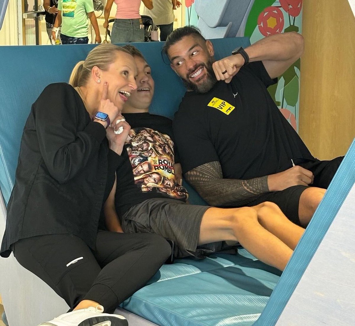 WrestleOps's tweet image. Roman Reigns hosted a pizza party for patients and families at Joe DiMaggio Chidren’s Hospital in Florida.

(via jdchospital on Instagram)