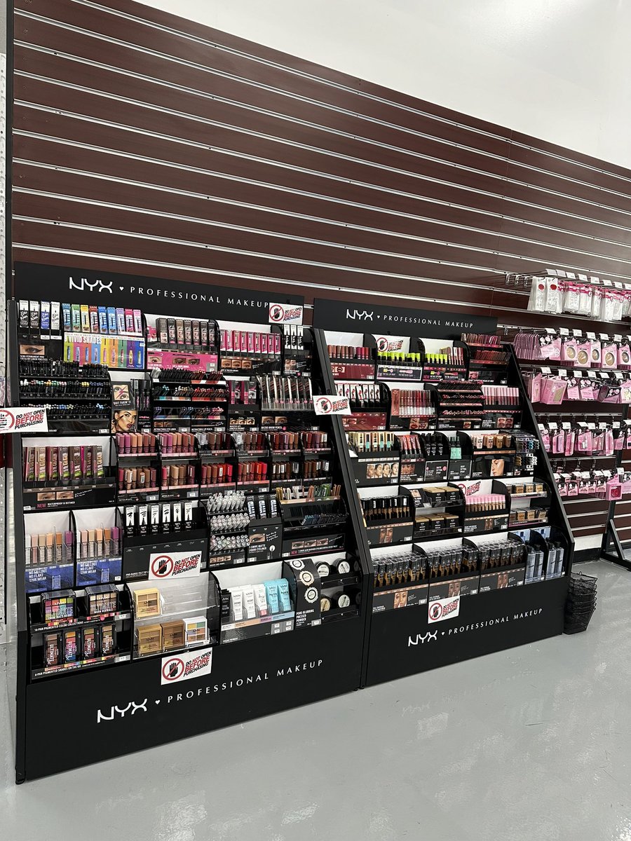 GRAND OPENING‼️ Brett Douglas is broadcasting live today from Giorgio’s Beauty Supply Warehouse from 11am-2pm!

Giorgio’s Beauty Supply Warehouse is full of beauty supplies and the biggest brands at wholesale prices! 💄💇‍♀️

Located at:
2630 NW 13th St.
Gainesville, FL 32609