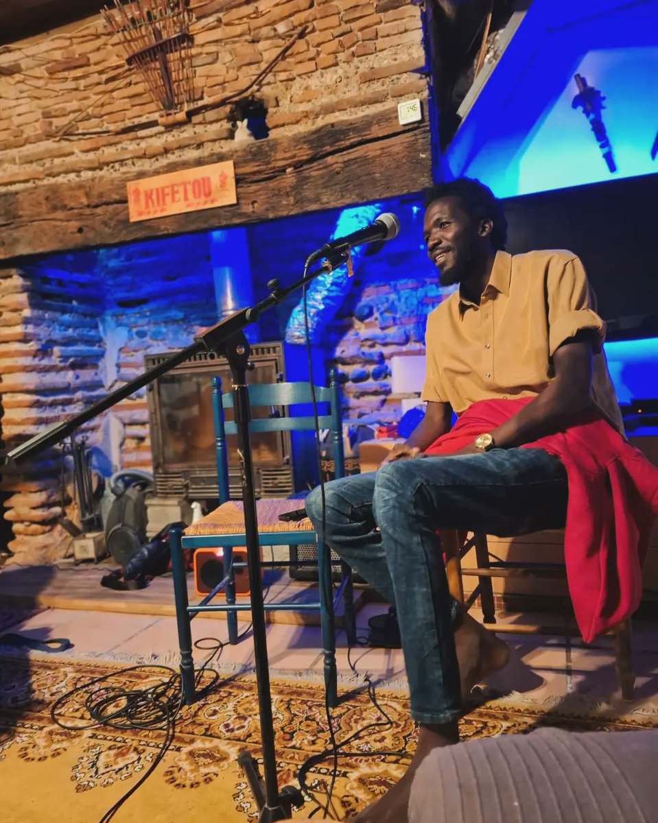 A Agen, j'ai vécu un moment où les mots dansaient et se mêlaient aux cœurs ouverts. L'art ns a unis, transcendant les différences et créant 1 espace de pure émotion. 1 instant suspendu dans le temps, où chaque mot résonnait comme une note d'éternité #saybaa #slamaker #spokenword