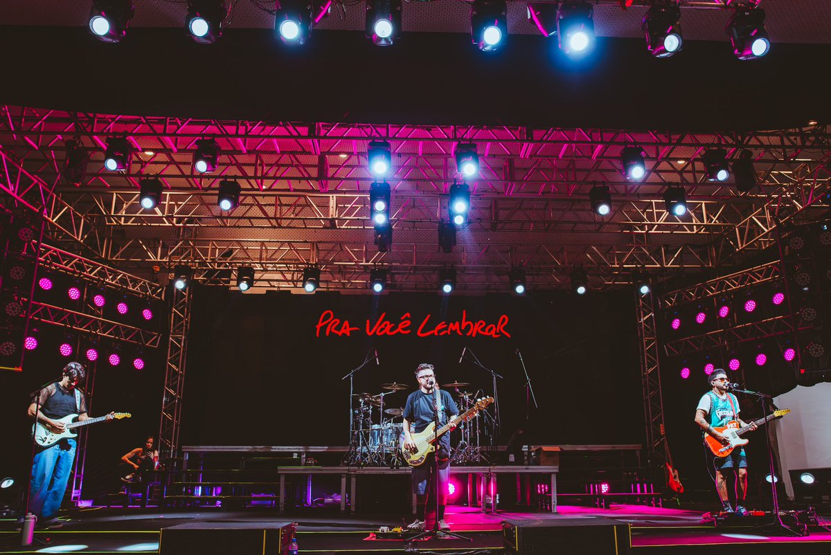 banda_restart's tweet photo. O que vocês querem ver nos últimos 3 shows? #PraVocêLembrarTour https://t.co/eNa6cg3Ybj