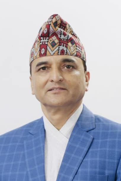 bishnurijal1's tweet photo. माओवादीले १० बर्षसम्म चलाएको हतियारबन्द राजनीतिका बारेमा नेपाली समाजमा तीब्र मतभेद छन् । त्यस सम्बन्धमा राजनीतिक दलका आ–आफ्नै मान्यता छन् । नेकपा (एमाले) ले त्यसलाई माओवादी हिंसा मान्दै आएको छ, 'जनयुद्ध' मान्दैन । 
माननीय योगेश भट्टराईले त्यही कुरा संसद्मा बोल्दा व्यक्तिगत रुपमा उहाँलाई तुच्छ प्रकारका लाञ्छना लगाउने, चरित्र हत्या गर्ने, असान्दर्भिक विषयवस्तुहरु उछाल्ने, कपोलकल्पित कथाहरु बुन्ने  र मनोबल कमजोर बनाउने प्रयास गरिएको छ । खासमा यो पनि हिंसा नै हो । माओवादीलाई 'जनयुद्ध' जति प्रिय छ, अरुलाई त्यति नै अप्रिय छ र विरोध गर्ने अधिकार पनि त्यत्तिकै छ । योगेश भट्टराईले यो अधिकार प्रयोग गर्दा व्यक्तिगत रुपमा उहाँमाथि आक्रमण हुनु निन्दनीय, अतिवादी, अधिनायकवादी र हिंसावादी सोच हो । 
नेकपा (एमाले) का साढे तीन सयभन्दा बढी कार्यकर्तालाई माओवादीबाट ज्यान गुमाएका छन्, कैयौँ अंगभंग र विस्थापित भएका छन् । तसर्थ, नेकपा (एमाले) ले कहिल्यै पनि 'जनयुद्ध' भनेर स्वीकार्दैन, त्यसलाई 'उग्रवामपन्थी भड्काव र हिसात्मक कार्य' मान्दै आएको छ । हामीले साझा दस्तावेजहरुमा सशस्त्र संघर्ष भनेका छौँ, 'जनयुद्ध' होइन । जब माओवादीले साझा दस्तावेजमा भएको कुरा नबोलेर 'जनयुद्ध' प्रयोग गर्दा हुन्छ भने नेकपा (एमाले) ले पनि आफ्नो भाषा प्रयोग गर्न पाउँछ । यसवापत नेकपा (एमाले) का लोकप्रिय नेता, जनताका प्रतिनिधि र पार्टीका सचिव योगेश भट्टराईमाथि ज्यादती हुनु अन्ततः नेकपा (एमाले) माथिकै ज्यादती हो ।