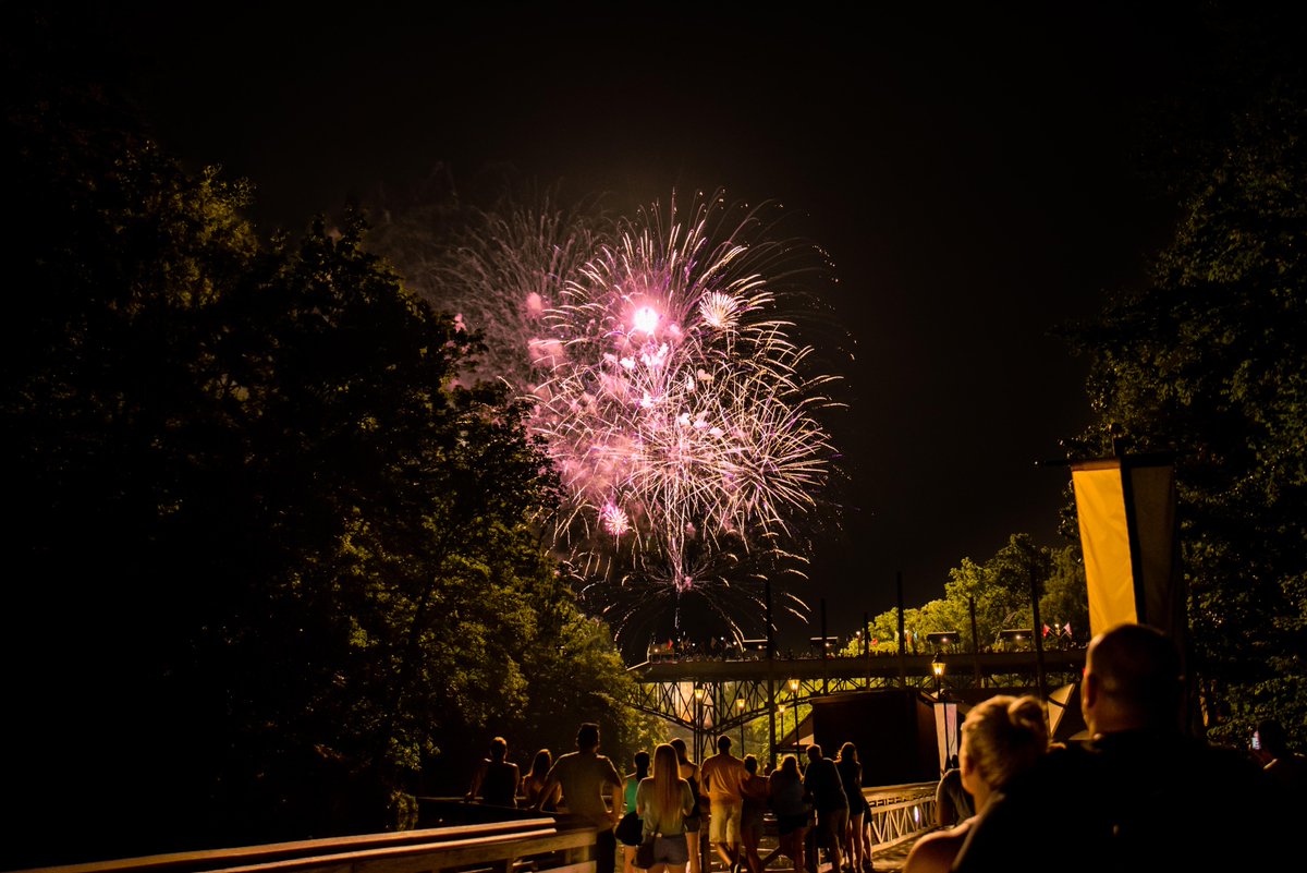 BuschGardensVA's tweet photo. Looking for Labor Day weekend plans? We've got you covered:

🍻 Final round of Bier Fest (Friday - Monday)
🌭 $1 hot dogs at Festa Italia Coke Market (Now-9/2)
🎆 Dazzling fireworks on Sat. &amp; Sun. at 9PM (pro tip, book our fireworks cruise for the best view in the park) https://t.co/u3PQYIgDVg