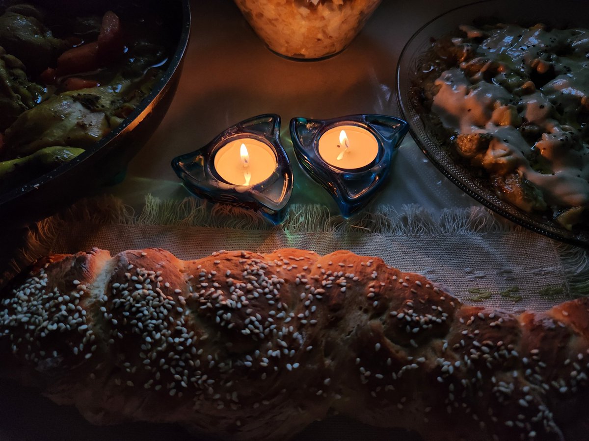 AGechtman's tweet image. Shabbat Shalom ❤️ 
Home sweet home 🏡 😇🥰✨️🇮🇱
#homemade #bread #ChallahBread