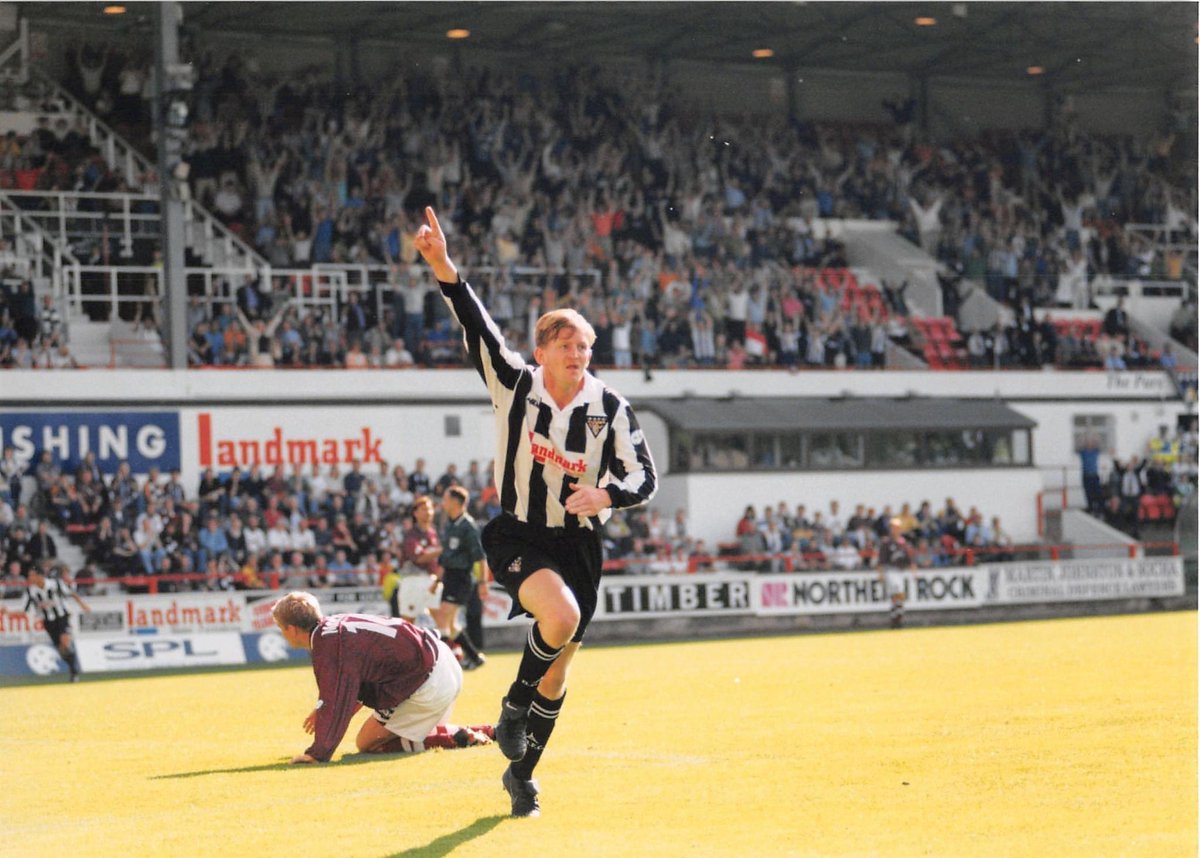 mikeymlot's tweet image. 🎧 Andy Smith // Episode 31 

What a legend! Great chat with one of the club’s iconic heroes of the 90s.

walkingdownthehalbeathroad.podbean.com