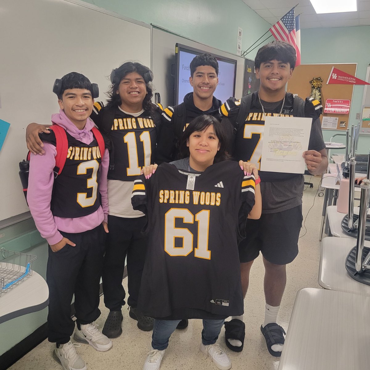 CoachRohrs's tweet photo. Spring Woods High School has a tremendous Faculty and Staff! Today our Tiger Football Team got to honor some of our teachers who have made a difference in their lives. THANK YOU for all you do for our student-athletes! @SBISD @sbisdathletics @sw_football @SpringWoodsHigh https://t.co/Y6T7T6CYhW