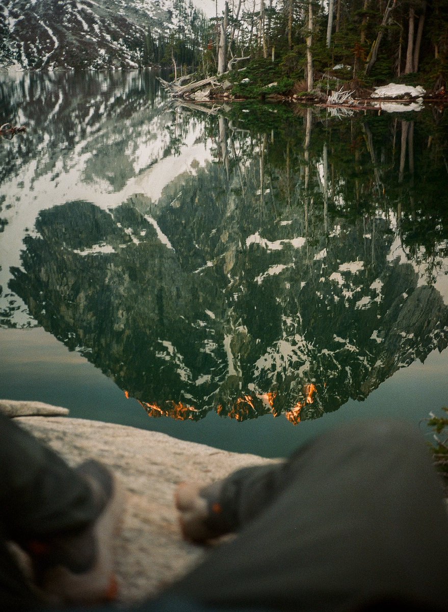 kivraan's tweet photo. First light in the Alpine Lakes Wilderness 🎞️ https://t.co/wYo20l9Ub5