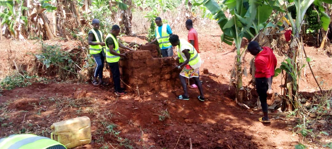 NyanzaRyvcp's tweet image. @RwandaYouthVol1 Urubyiruko  @NyanzaDistrict  #Kibilizi bakoze umuganda wo  kubaka ubwiherero bw'umuturage utishoboye murwego rwo  gukemura ibibazo bibangamiye imiberehomyiza y'abaturage @RwandaLocalGov @NadineKayites @KubanaRichard @Rwandapolice @RwandaSouth