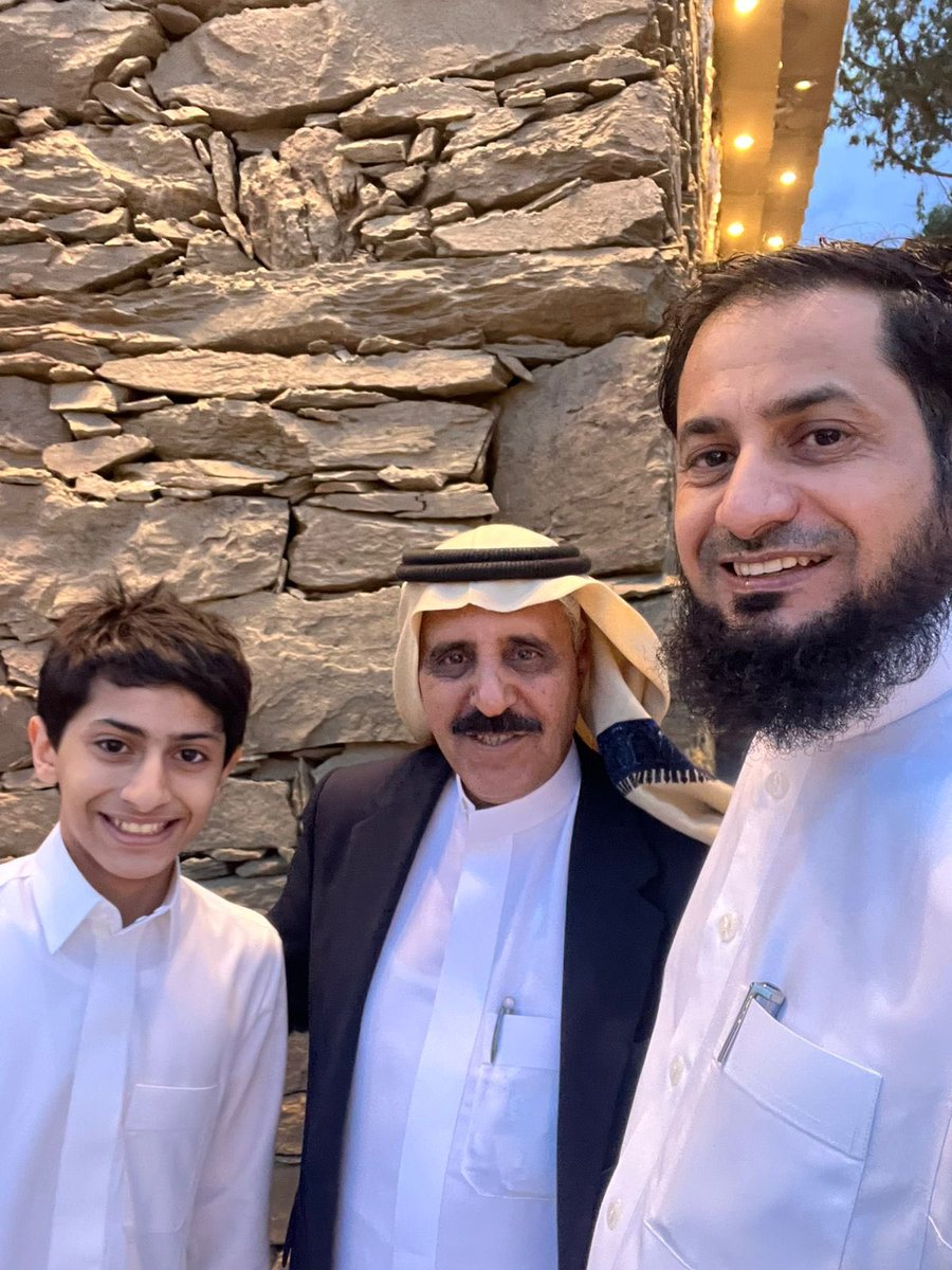 jomanalkarat's tweet photo. من المساءات الجميلة  ومن محاسن الصدف أن التقيت في "قرية الأطلال التراثية"  بمحافظة المندق بأخي القدير الأستاذ عبدالمجيد بن صالح أحمد الغبيشي المشرف التربوي في تعليم المخواه وابنه النجيب إعلامي المستقبل الشاب أنس الغبيشي  متمنيًا لهما التوفيق https://t.co/FbmU6vehXa