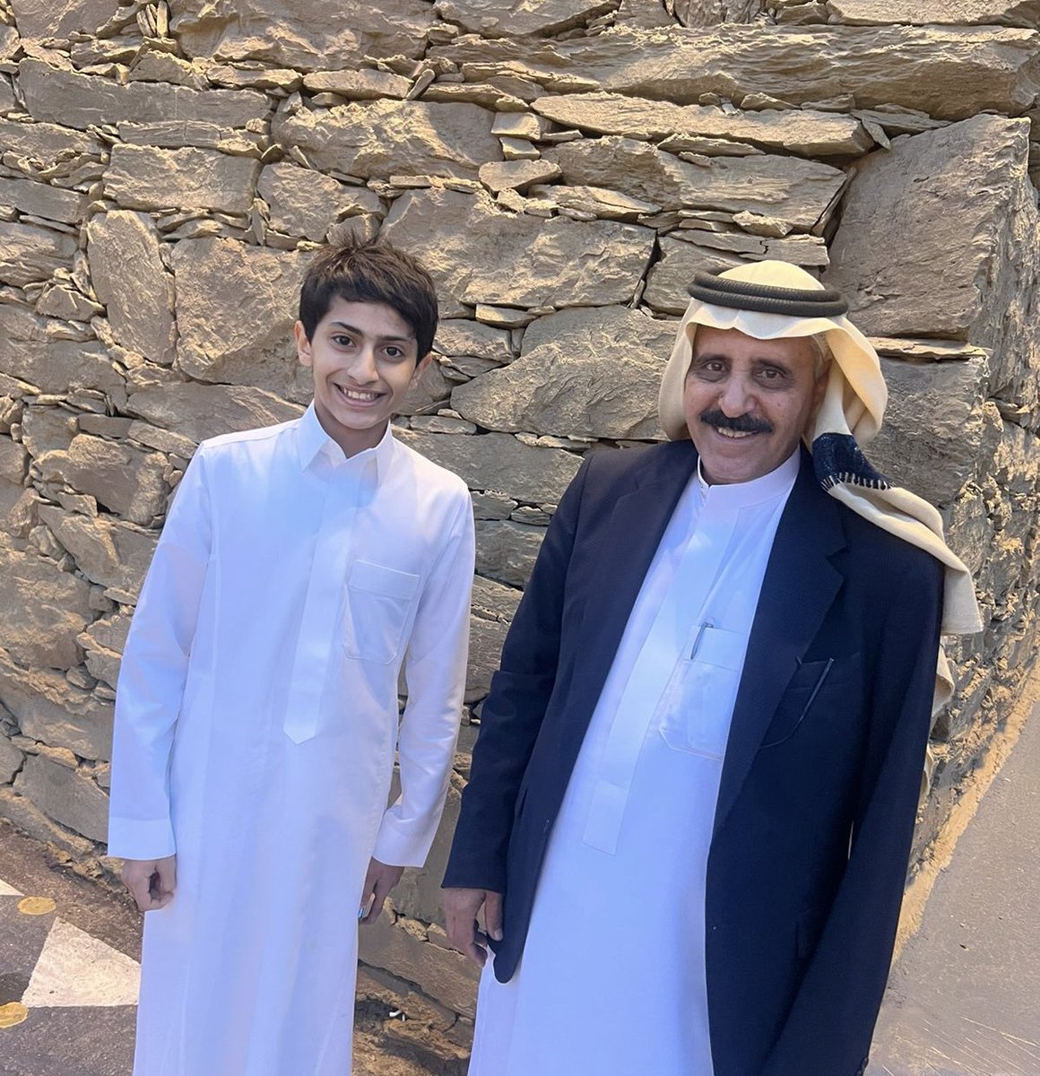 jomanalkarat's tweet photo. من المساءات الجميلة  ومن محاسن الصدف أن التقيت في "قرية الأطلال التراثية"  بمحافظة المندق بأخي القدير الأستاذ عبدالمجيد بن صالح أحمد الغبيشي المشرف التربوي في تعليم المخواه وابنه النجيب إعلامي المستقبل الشاب أنس الغبيشي  متمنيًا لهما التوفيق https://t.co/FbmU6vehXa